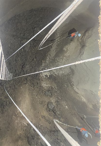 水泥庫清庫，清理鋼板倉